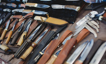 Челябинка устала от ревности сожителя и взялась за нож