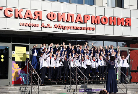«Музыкальная среда»: юные таланты выступили возле Детской филармонии в Челябинске