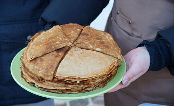 Вкусная Масленица без вреда: челябинские врачи назвали правила «блинной диеты»