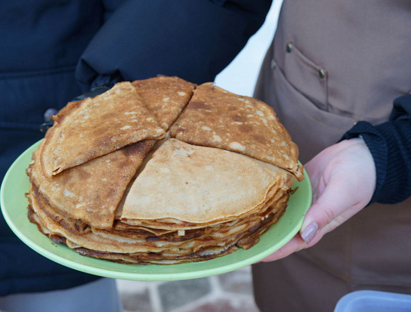 Вкусная Масленица без вреда: челябинские врачи назвали правила «блинной диеты»