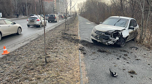 Автомобиль вылетел на тротуар во время массового ДТП в Челябинске