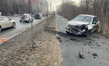 Автомобиль вылетел на тротуар во время массового ДТП в Челябинске