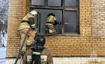 132 человек эвакуировали из горящей психбольницы в Челябинской области