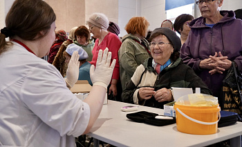 В селе Шумово волонтеры-медики провели диспансеризацию для местных жителей
