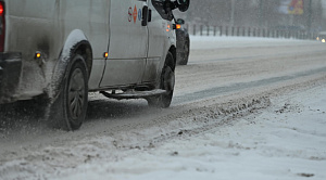 Маршрутка и автомобиль столкнулись на перекрестке проспектов в Челябинске