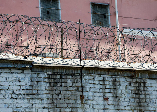 Помогавшую аферистам обманывать пенсионерок челябинку отправили в колонию