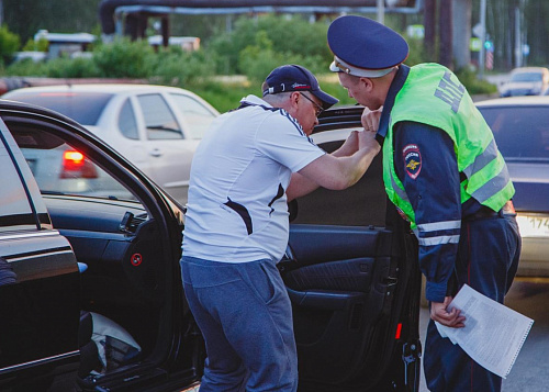 Челябинские водители получили крупные штрафы за тонировку