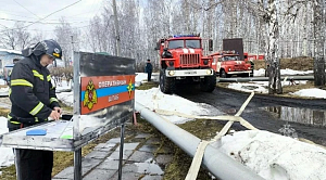 Спасатели защитили детский лагерь от лесного пожара в Челябинской области