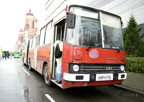 В Челябинске на юбилей города вышел легендарный Ikarus