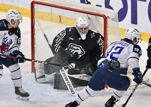 «Трактор» победил «Торпедо» на домашнем льду