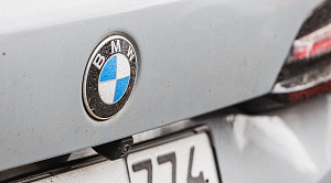 В Челябинске водитель иномарки заплатит штраф за парковку на тротуаре