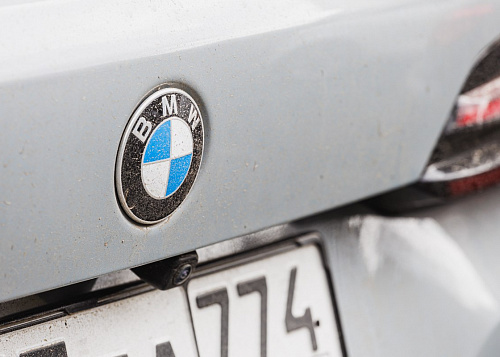 В Челябинске водитель иномарки заплатит штраф за парковку на тротуаре