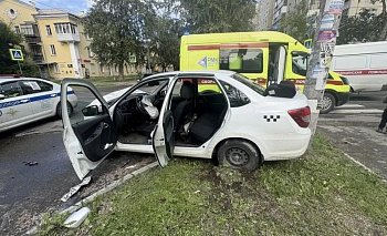 Две женщины и ребенок пострадали в ДТП с автомобилем такси в Челябинске