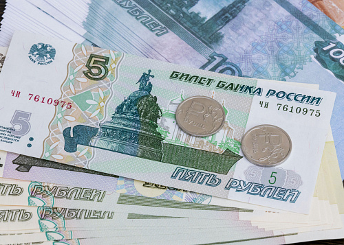 Челябинцы носят с собой в среднем 4300 рублей наличными