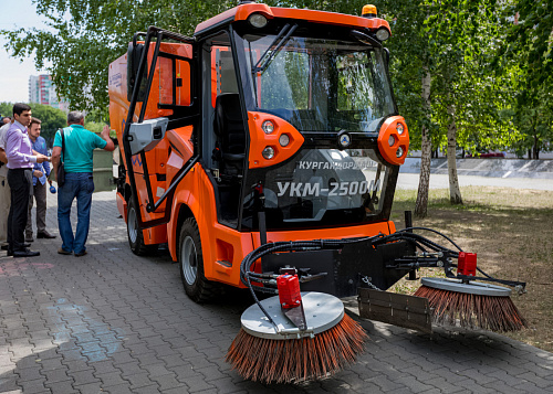 В Челябинске проводят спа-процедуры для улиц