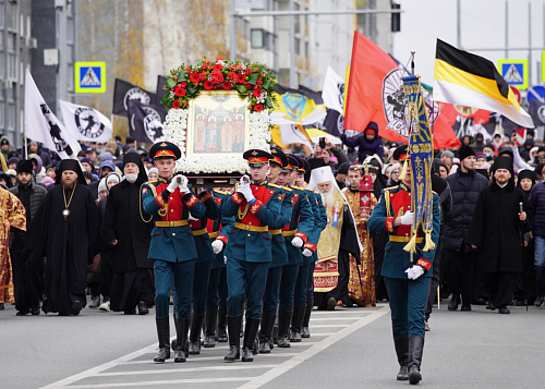 Свыше 15 тысяч челябинцев вышли на воскресный Крестный ход