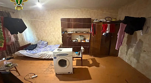 Челябинец устроил домашний притон с тревожным интерьером